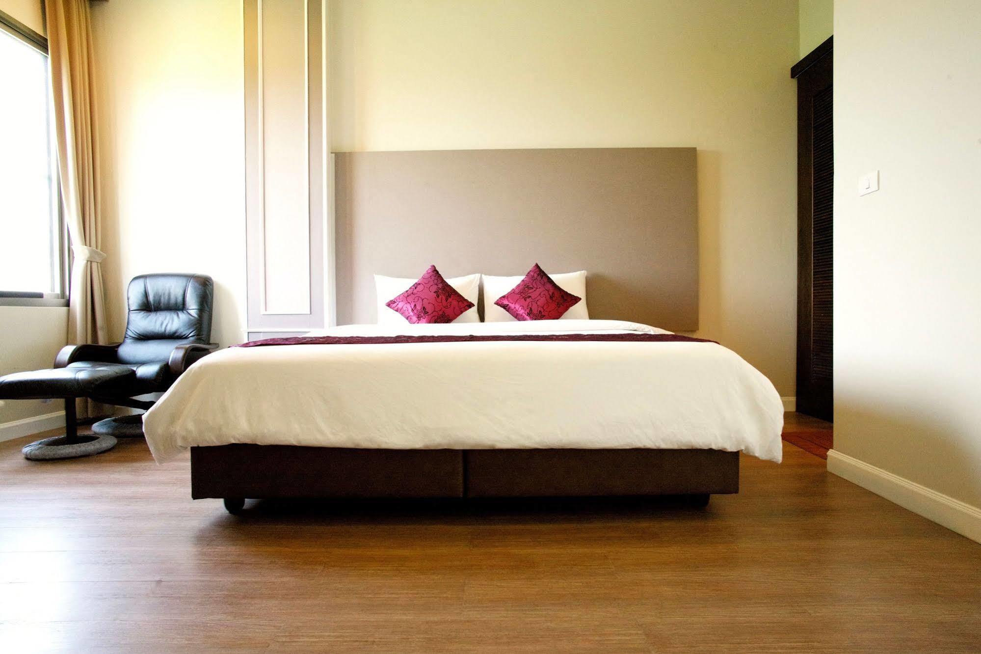J. Park Hotel Chonburi Exterior photo